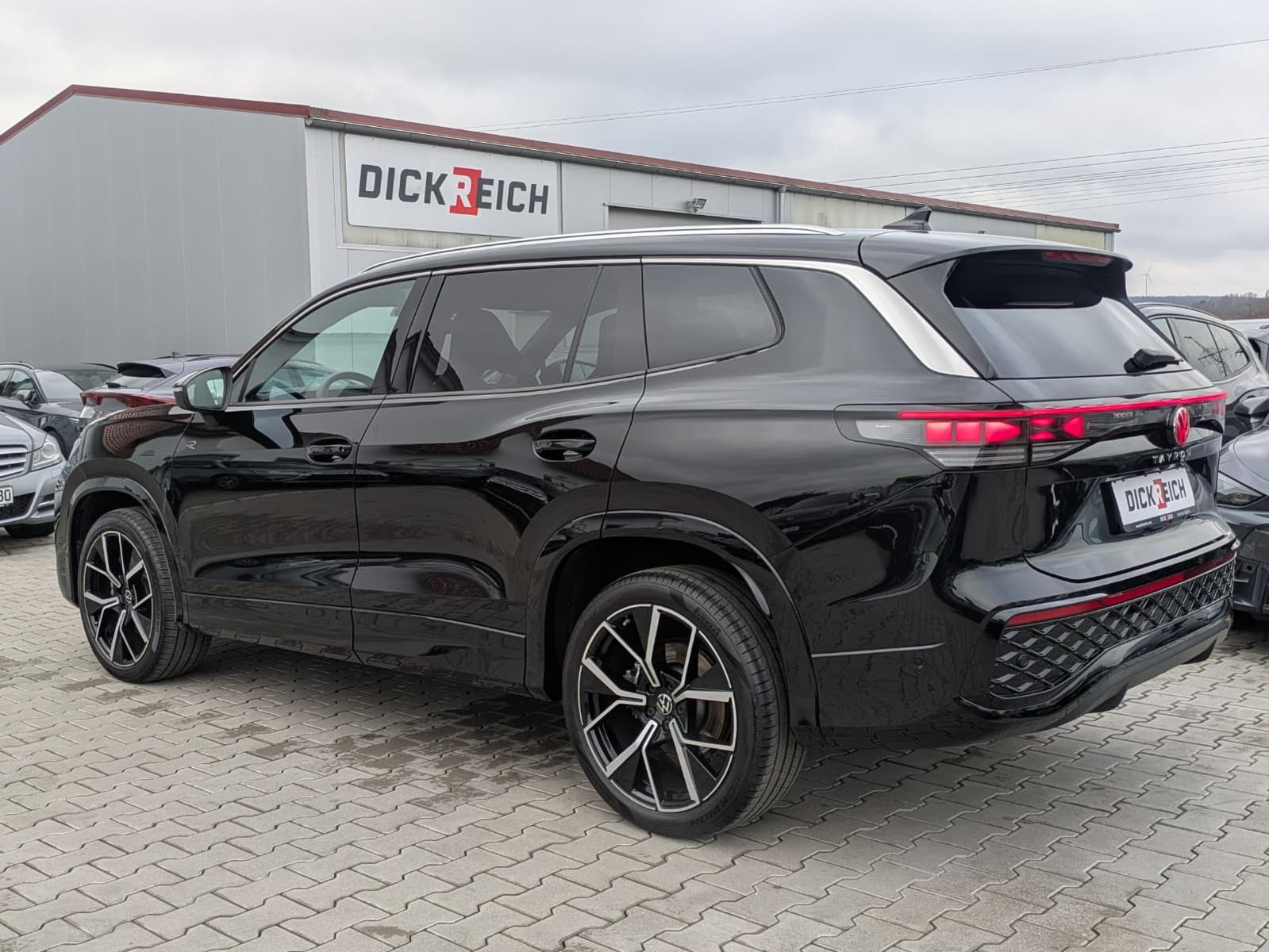 Fahrzeugabbildung Volkswagen Tayron 2.0 TDI 4M R-Line 7Si*MATRIX*AHK*PANO*HUD