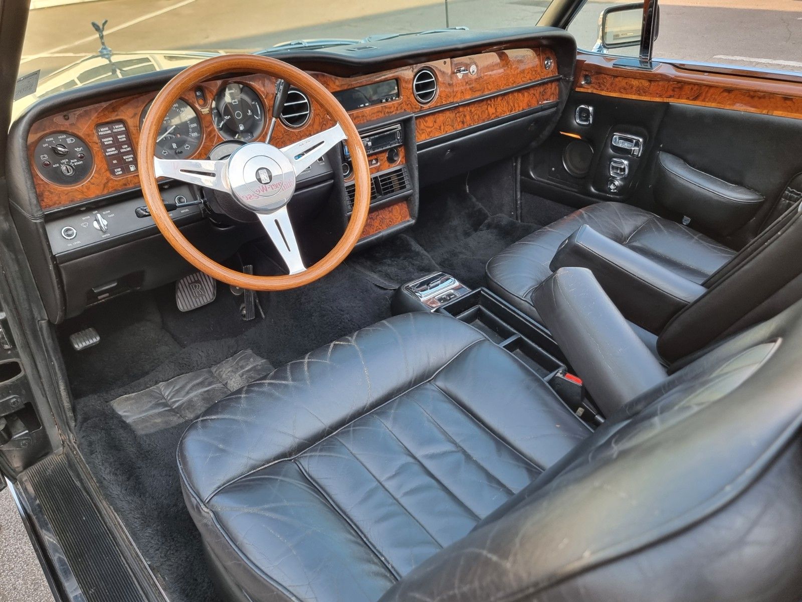 Fahrzeugabbildung Rolls-Royce Corniche/Technisch umfassend revidiert+Historie