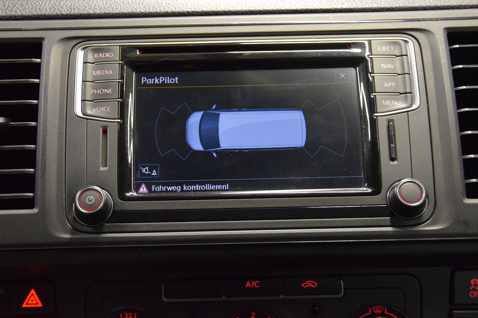 Fahrzeugabbildung Volkswagen T6 Transporter Kasten lang DSG 4Motion LED AHK