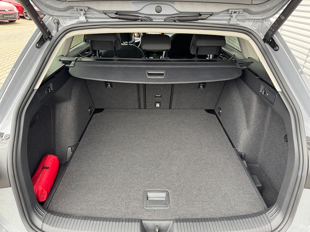 Golf VIII Variant 1.5 eTSI STYLE *DCC*STDHZG*
