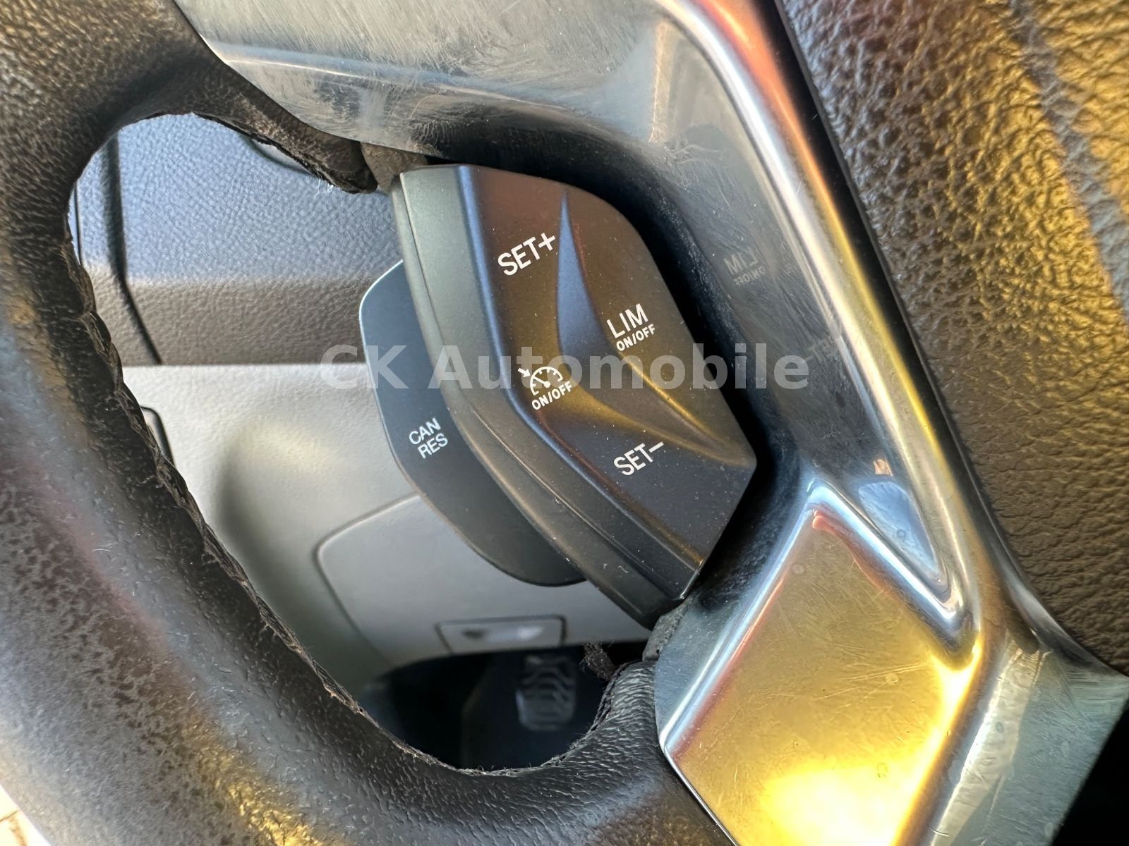 Fahrzeugabbildung Ford Transit Pritsche 350 L2 DoKA/7 Sitze/Klima/AHK