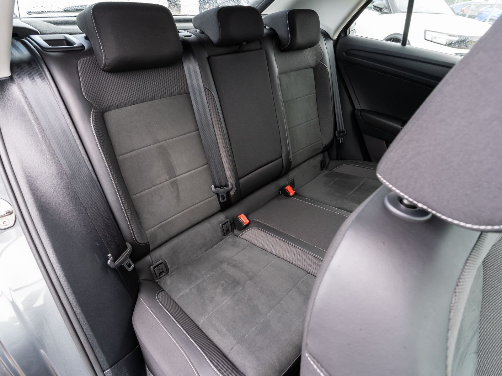 Volkswagen T-Roc - Bild 8