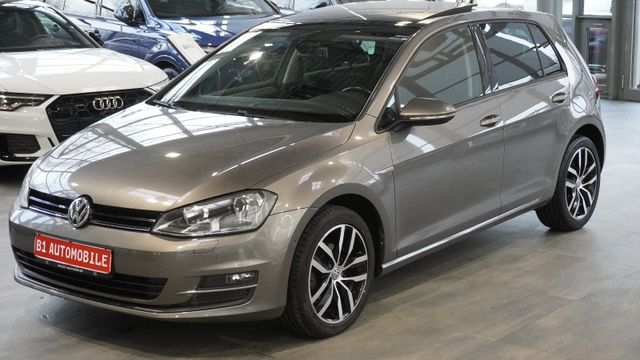 Volkswagen Golf VII Lim. Cup BMT*NAVI*PANO*SHZ*