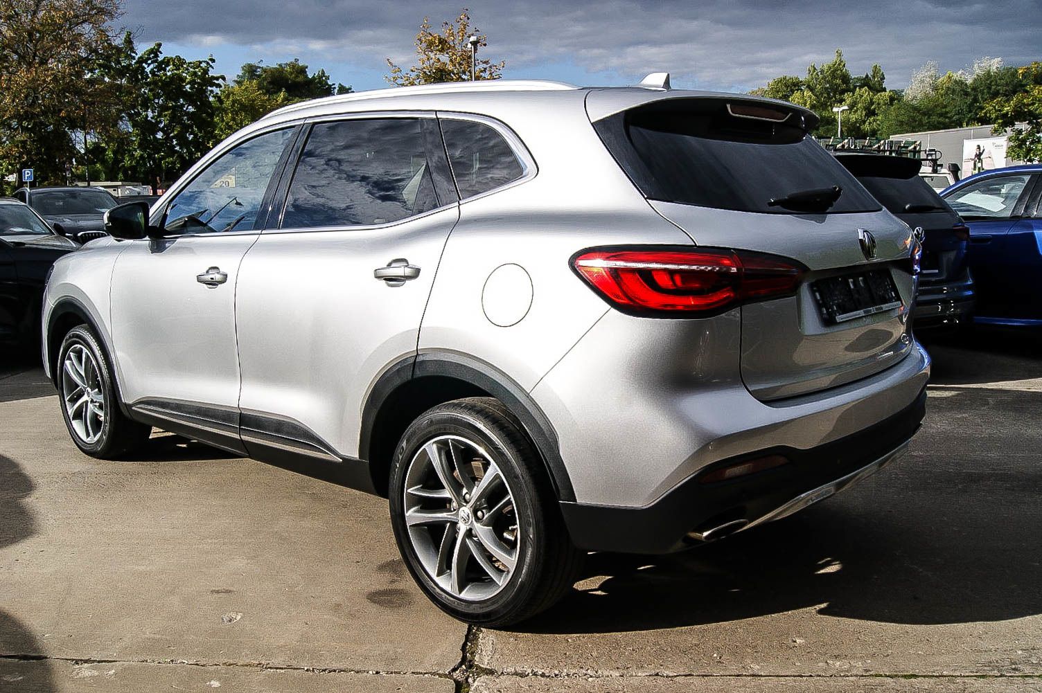 Fahrzeugabbildung MG HS 1.5T-GDI Aut. Luxury PANORAMA LEDER ASSISTENT
