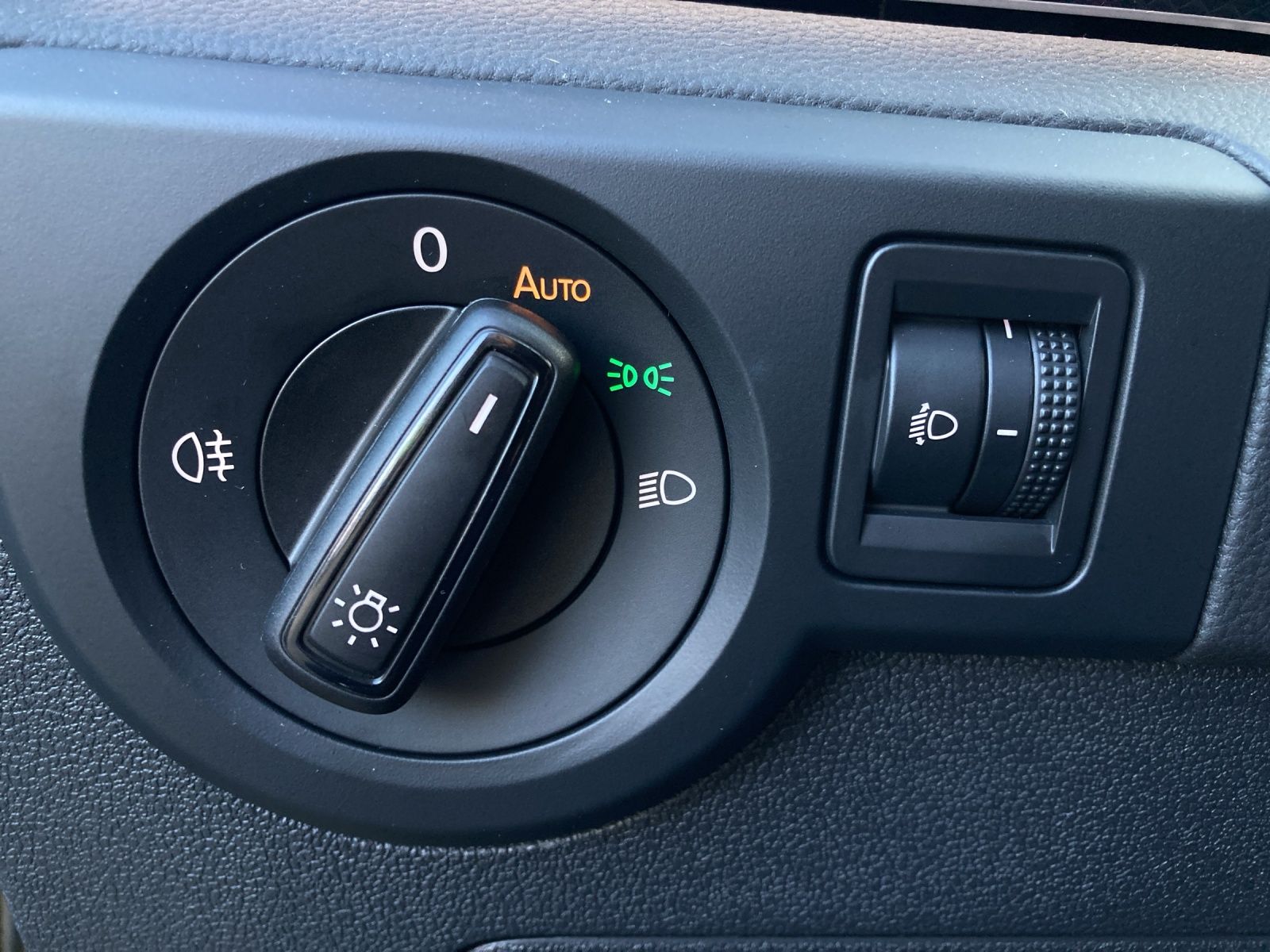 Fahrzeugabbildung Volkswagen T-CROSS TSI GOAL DSG LED Navi ACC SH VC