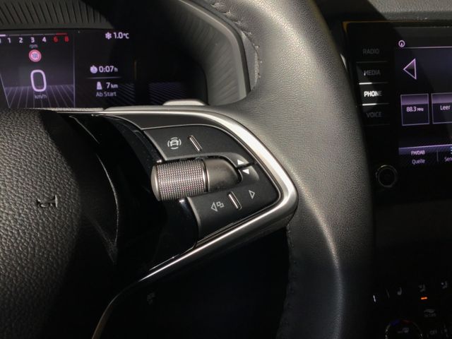 Fahrzeugabbildung Skoda Karoq Selection 1.5TSI DSG/ACC/SHZ/SmartLink/LED