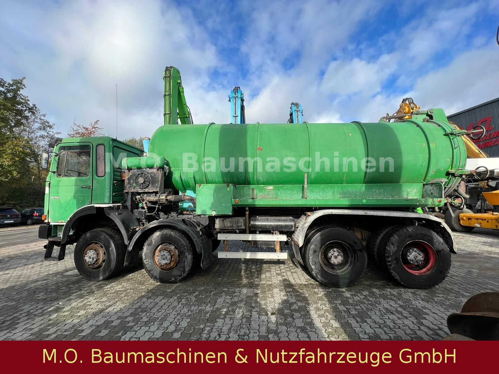 Fahrzeugabbildung MAN 30.331 Saug u. Spühlwagen/8x4/Haller 16.000 L /