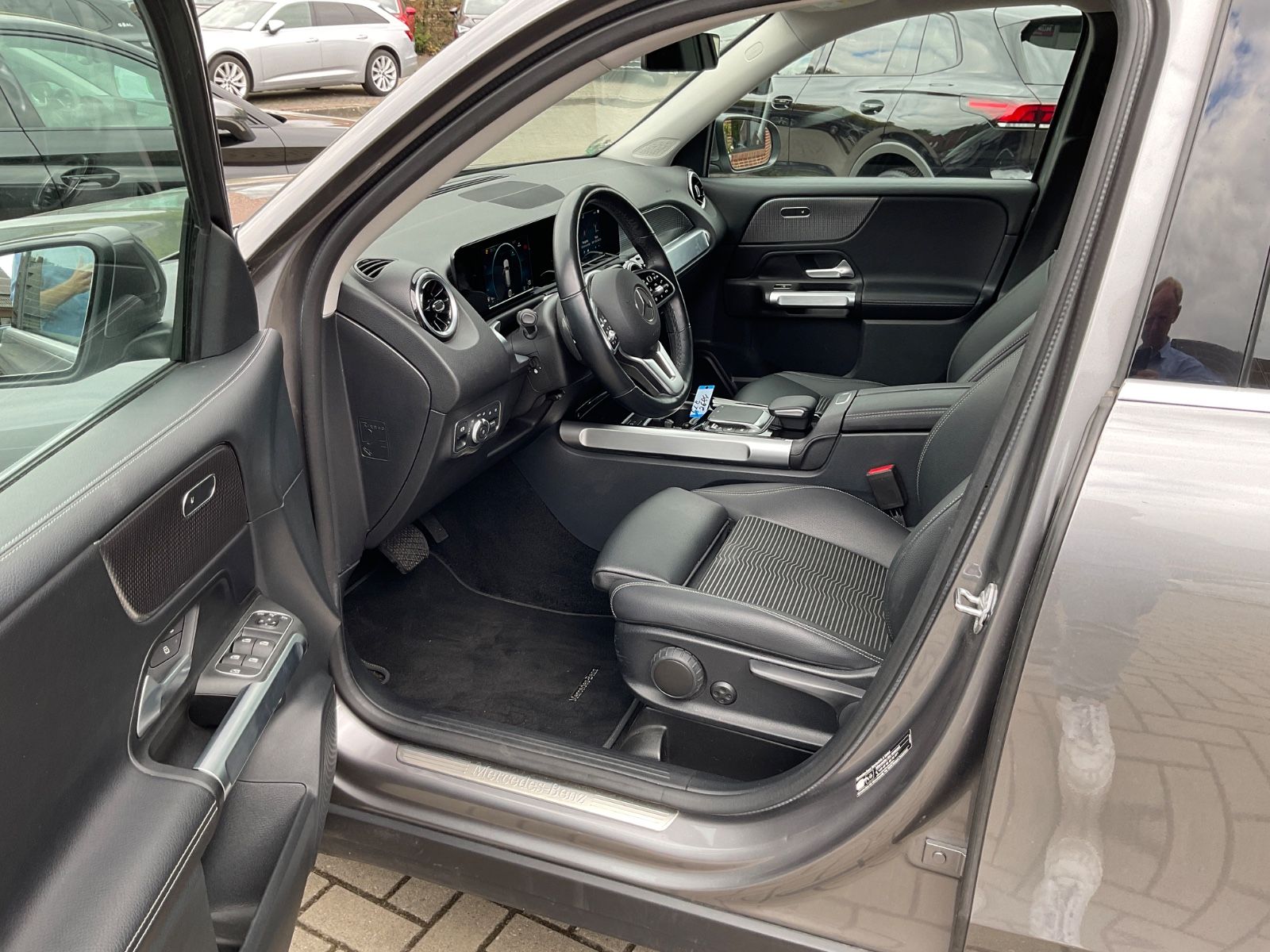 Fahrzeugabbildung Mercedes-Benz GLB 200 DCT,AHK,Navi,Kamera,GJR,LED