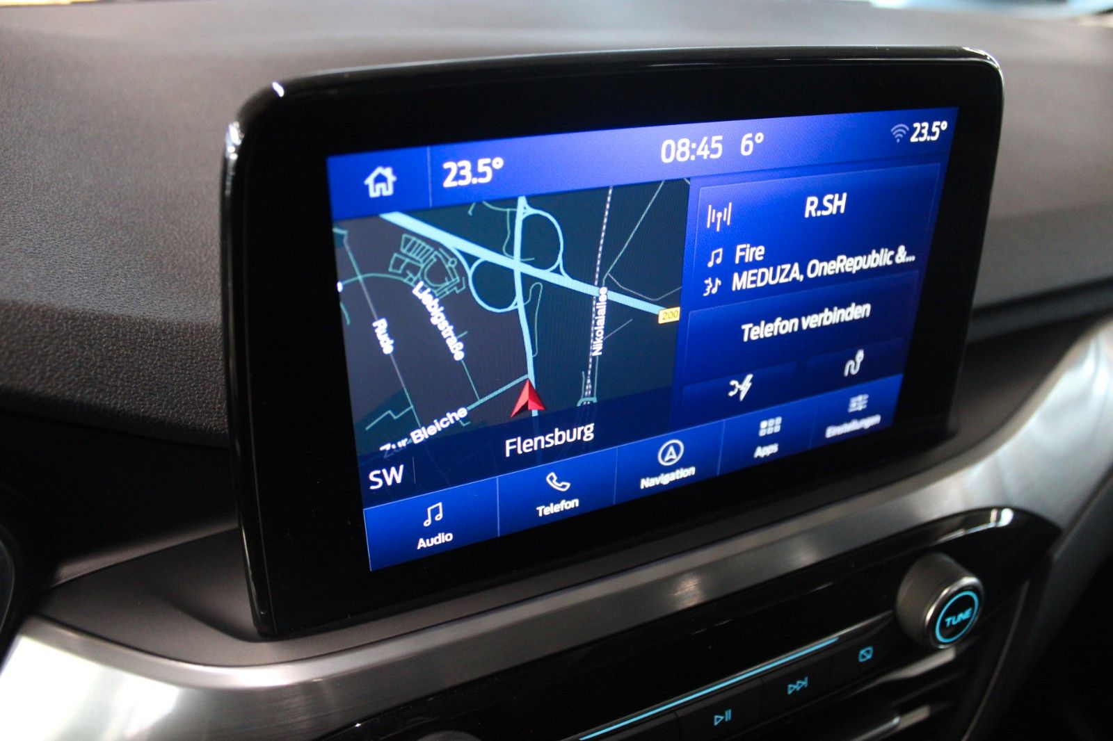 Fahrzeugabbildung Ford Kuga 2.5 PHEV Titanium LED Panodach WinterPaket