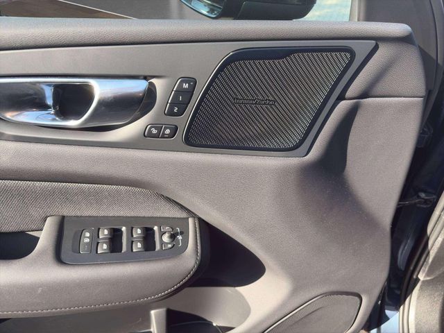 Volvo XC60 Plus Black Edition T6 Recharge Plug-In Hybr