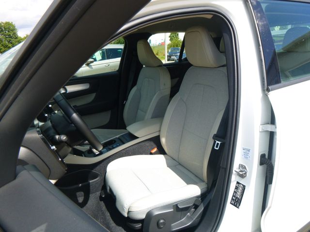 Fahrzeugabbildung Volvo XC40 D4 Momentum Pro AWD >AUT/NAV/LED/4x4<