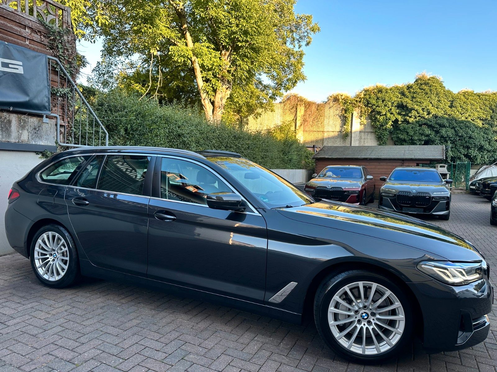 BMW 530e PANO*Massage*Sitzklima*Softcl*HiFi*360° imagem 3