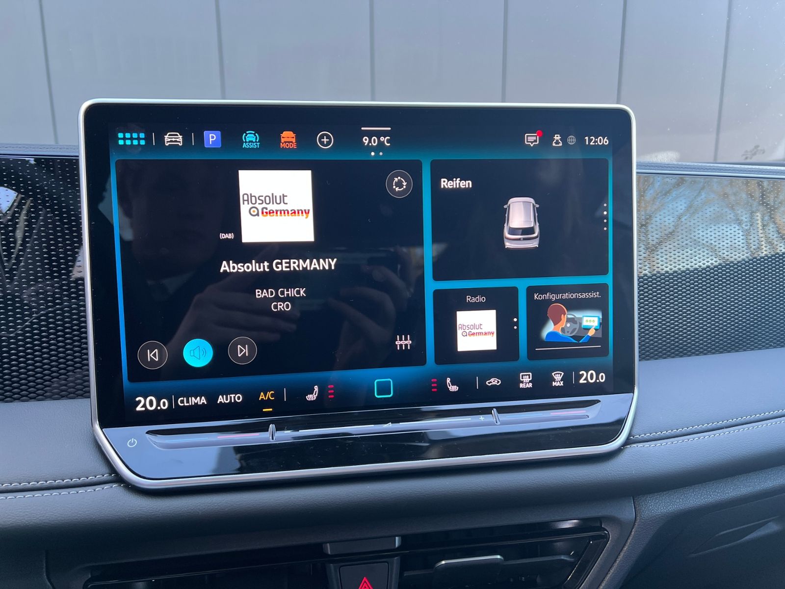 Fahrzeugabbildung Volkswagen Tiguan LIFE 1.5 eTSI DSG *AHK, LED Plus, Kamera,