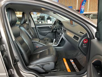 Volvo V70 Kombi Momentum *Leder*