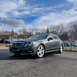 Mercedes-Benz E 200 CGI BlueEFFICIENCY AVANTGARDE AVANTGARDE - Mercedes-Benz E 200 mit Benzin-Antrieb: Blau, Limousine