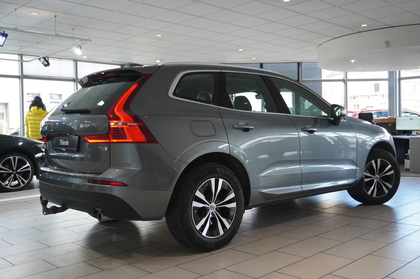 Fahrzeugabbildung Volvo XC 60 T4 MOMENTUM PRO NAVI/LED/VIRTU./SHZ/AHK