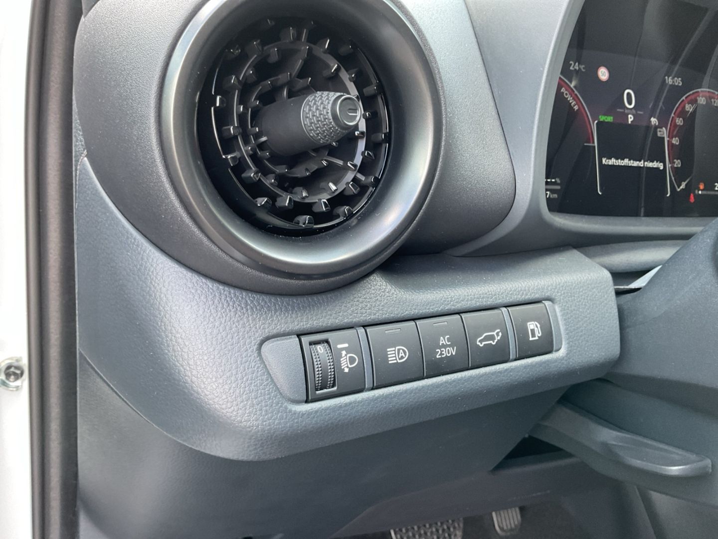 Toyota C-HR - Bild 24