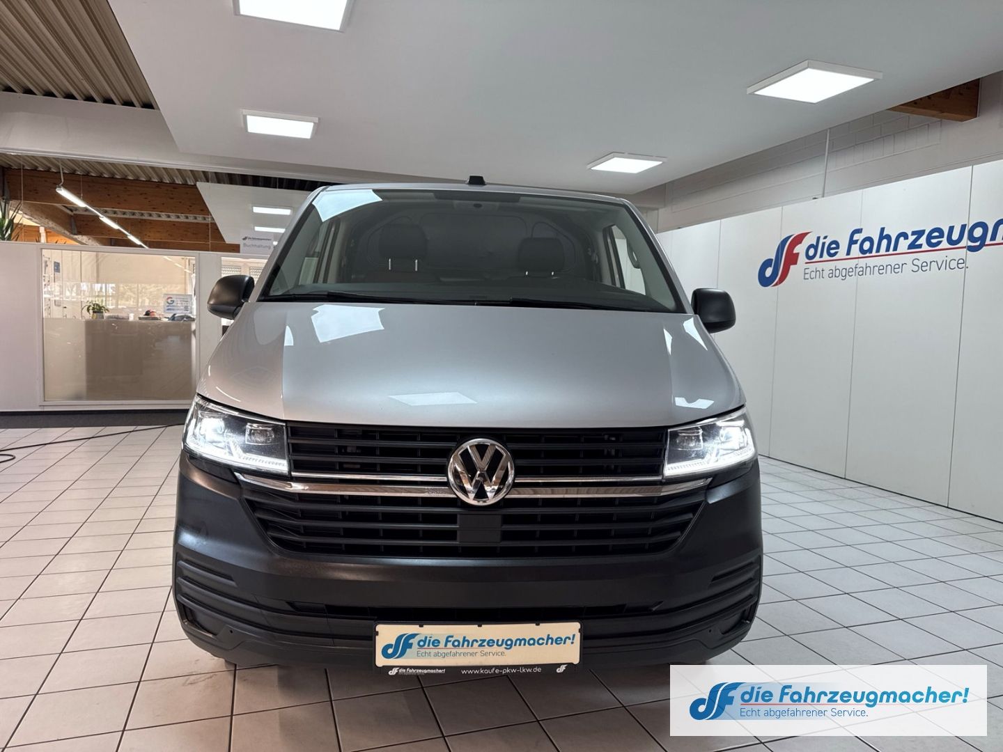 Fahrzeugabbildung Volkswagen T6.1 Transporter Kasten FWD Navi LED ACC Apple C