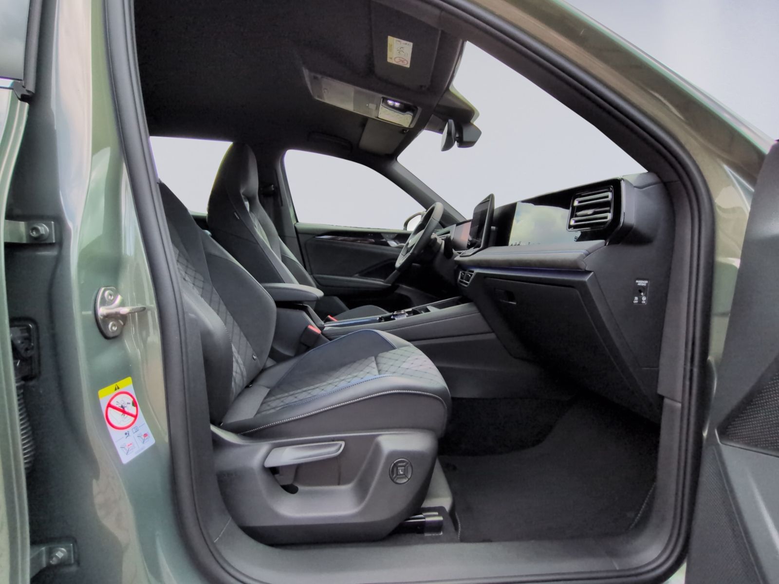 Tiguan R-Line 1.5 eTSI DSG AHK+APP+ACC+LED+