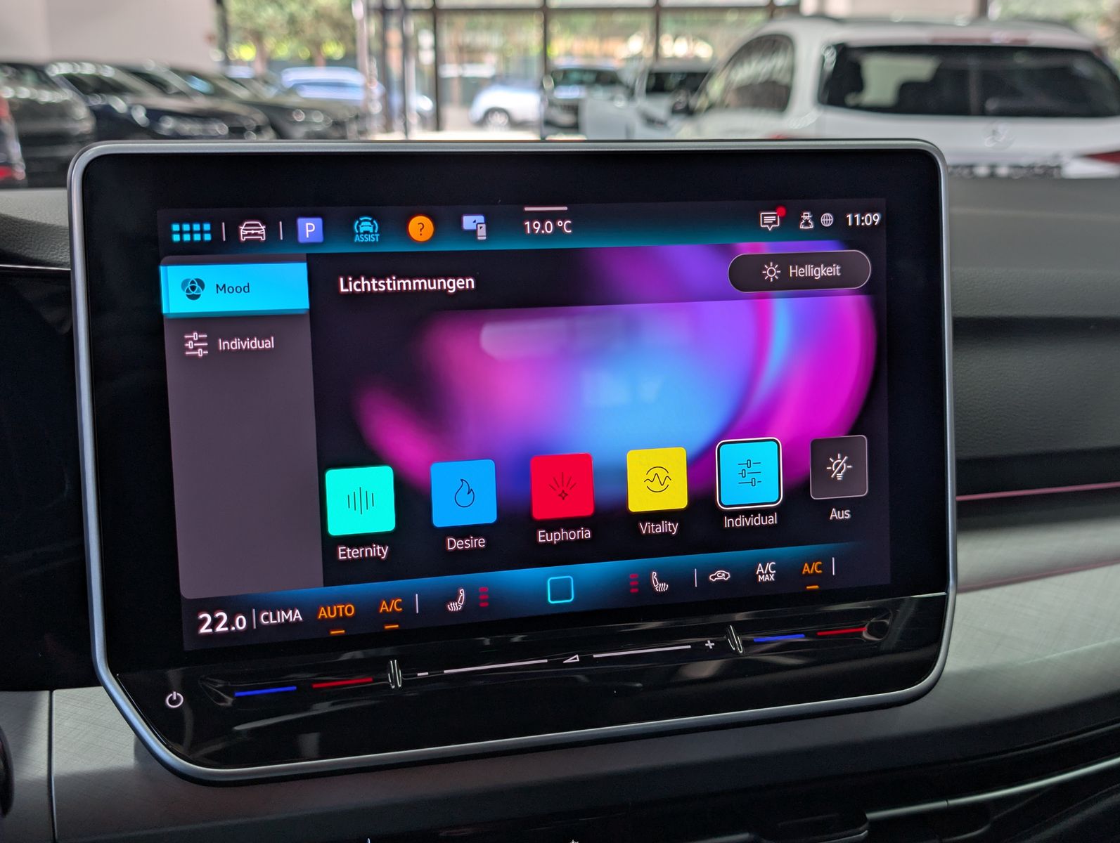 Fahrzeugabbildung Volkswagen Golf 1.5 TSI Life ACC LED SHZ VIRT AMBI APP BHL