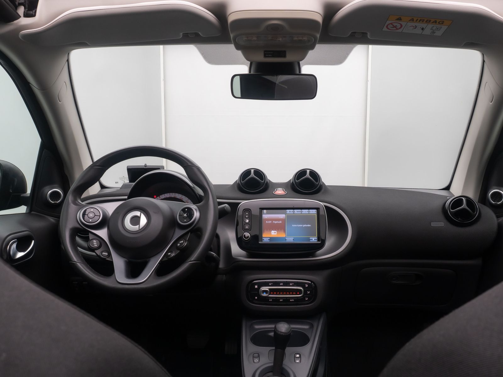 Fahrzeugabbildung Smart ForTwo Cabrio Tempomat Navi JBL Sitzhzng KlimaAT