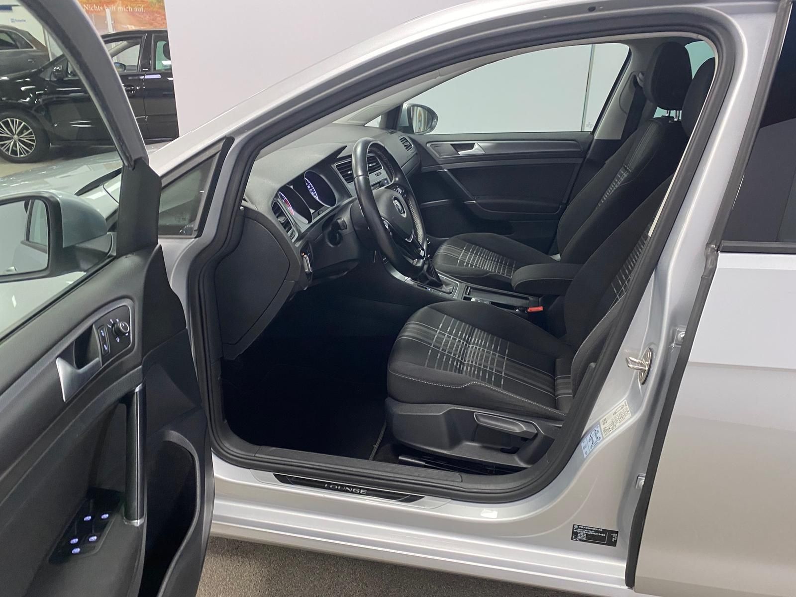 Fahrzeugabbildung Volkswagen Golf 1.2 TSI Lounge BMT+ PDC V&H+SITZHEIZ+KLIMA+