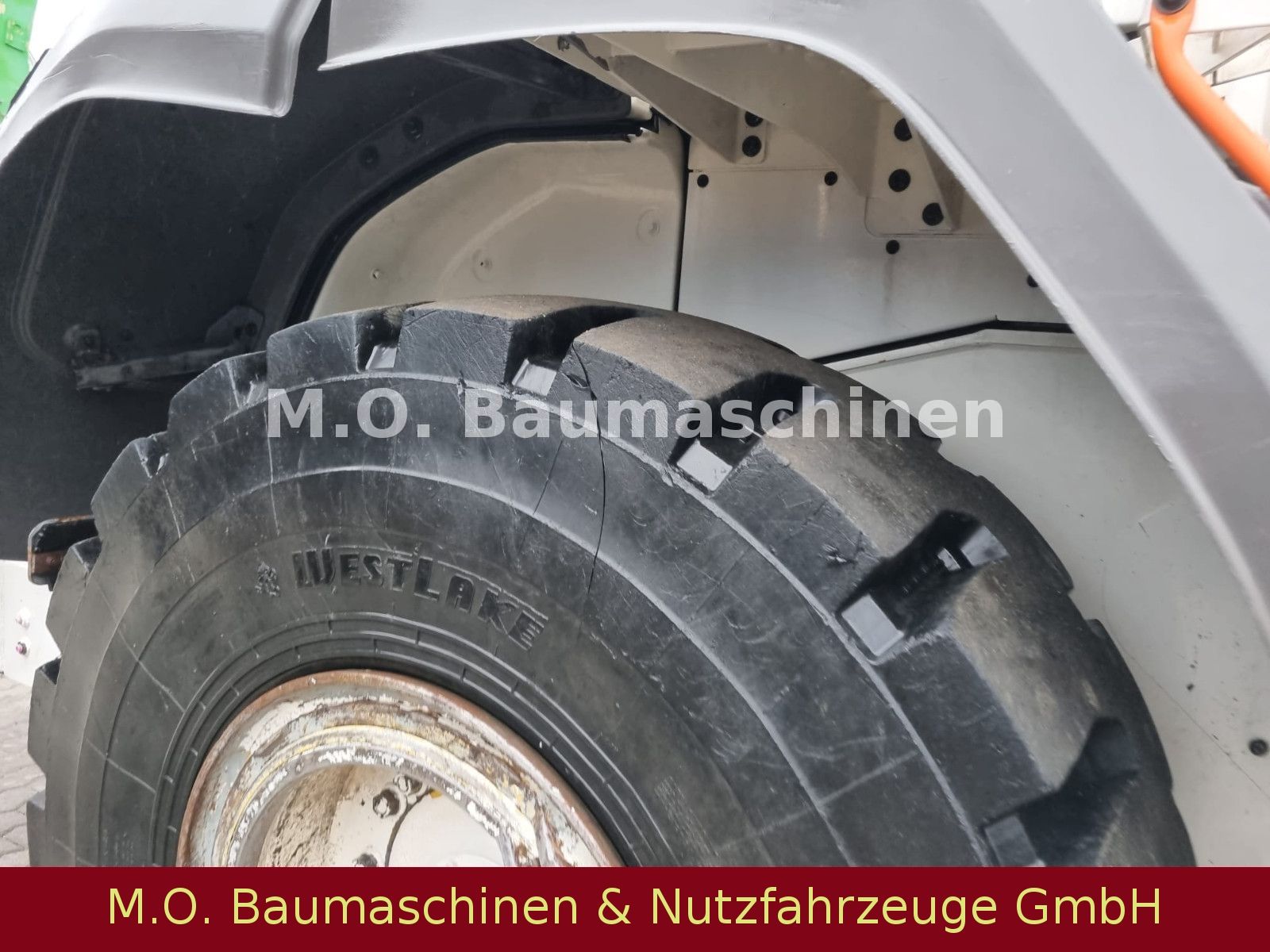 Fahrzeugabbildung Volvo L 120 H /3+4. Steuerkreis / BSS/Hochkippschaufel