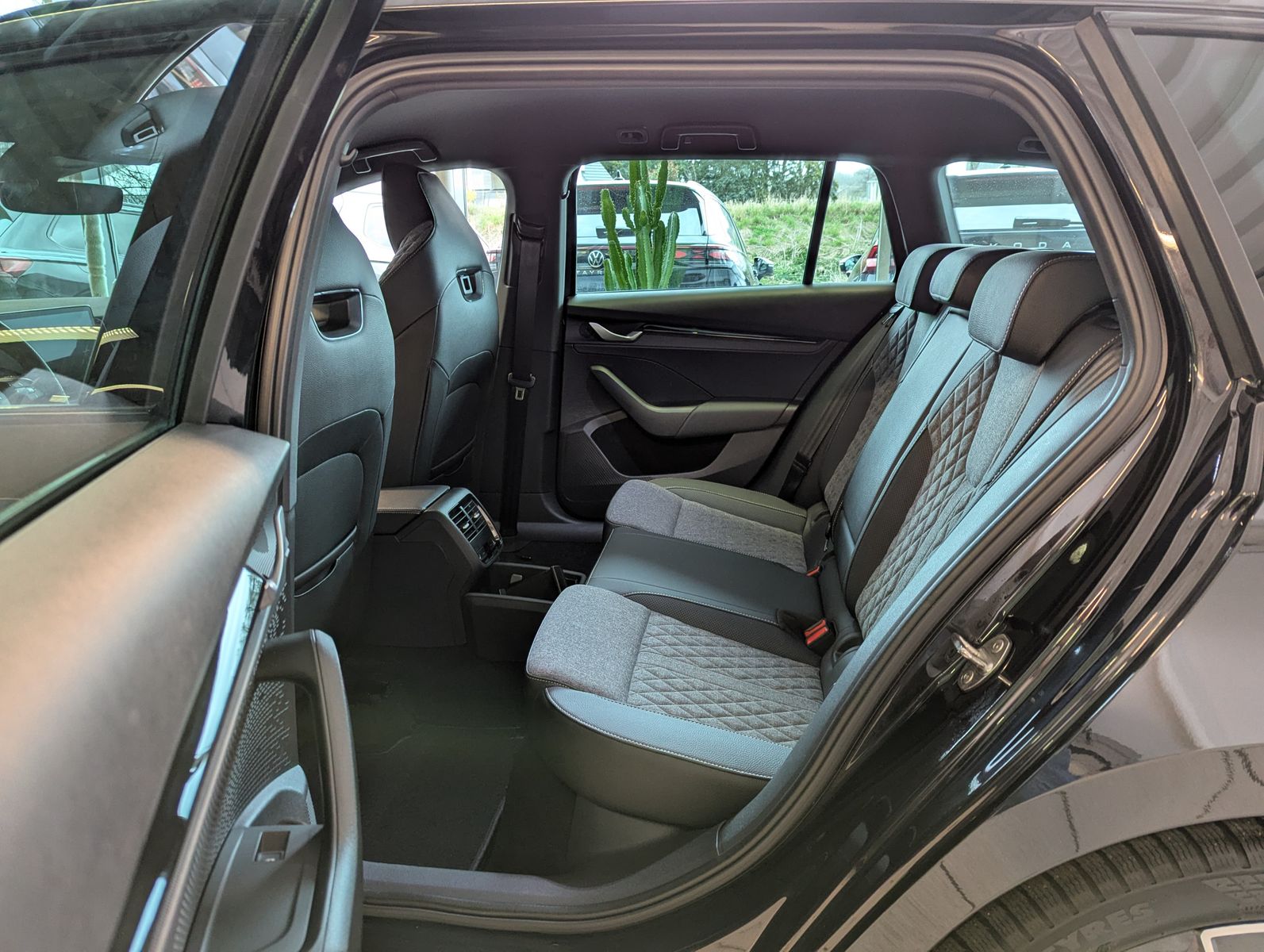 SKODA Octavia 2.0 TDI Sportline Matix Canton AHK 5J-Ga - Image 13