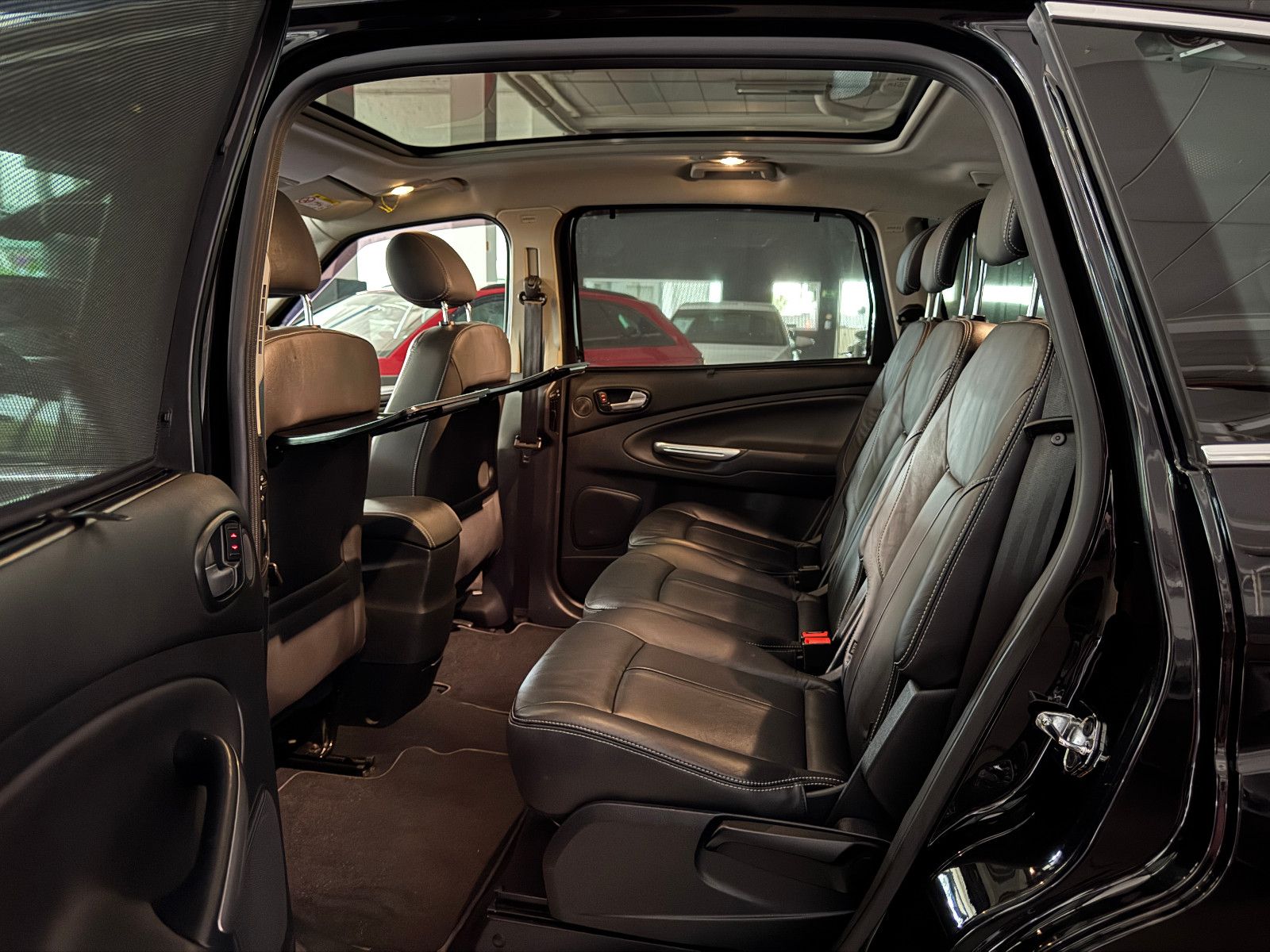 Fahrzeugabbildung Ford S-MAX AUTOMATIK SPORTPAKET TITANIUM X VOLL
