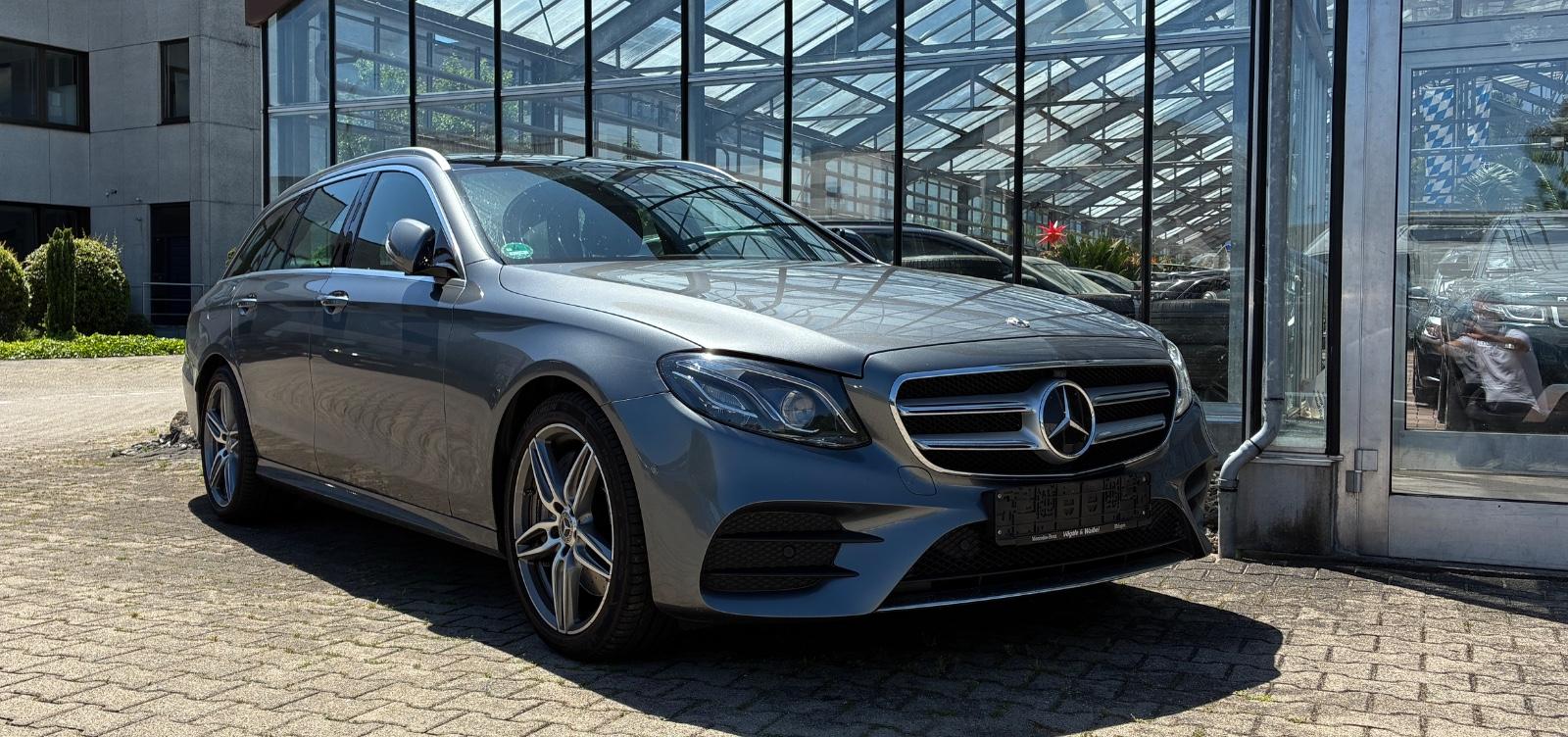 Mercedes-Benz E 450 T-Modell 4Matic AMG Line Leder Panorama