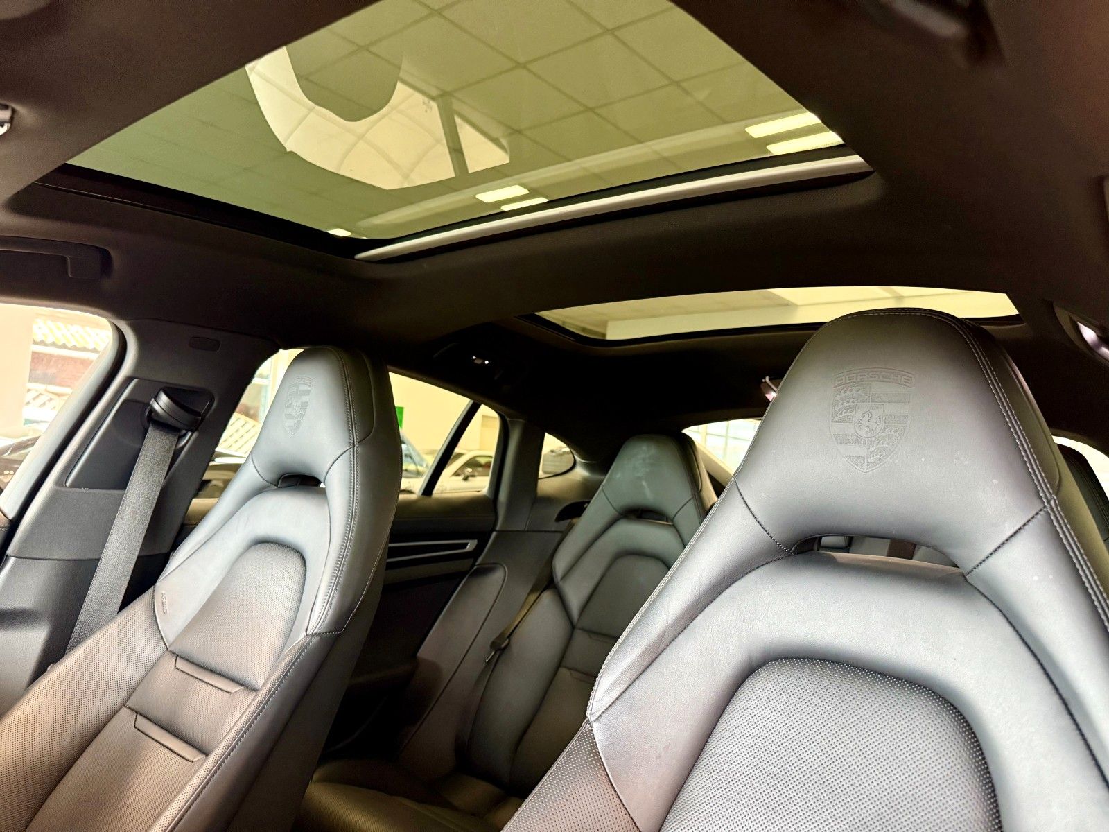 Fahrzeugabbildung Porsche Panamera 4 E-Hybrid Platinum Edition HeadUP/ACC