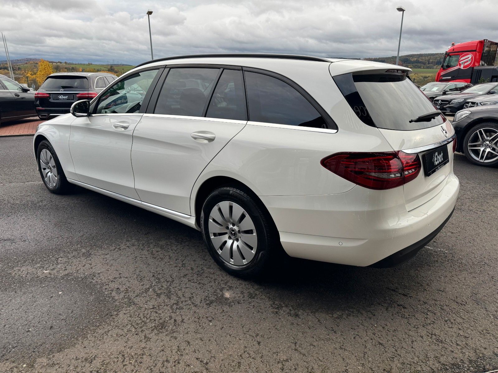 Fahrzeugabbildung Mercedes-Benz C 180d T LED+RKamera+SHZ+DAB