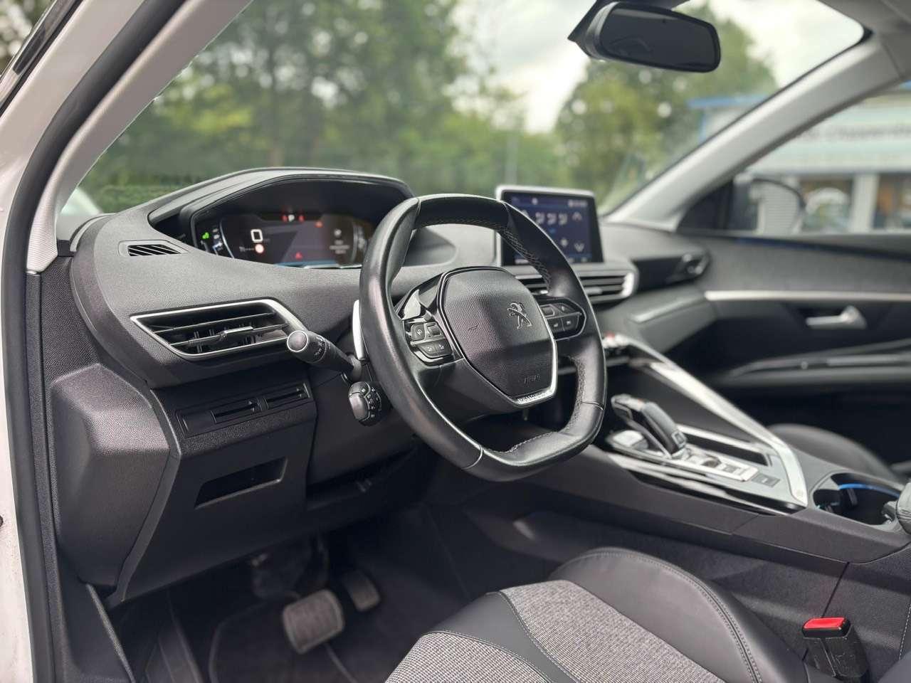Peugeot 3008 1,2 / e-THP / PureTech / Automatik /  Allur