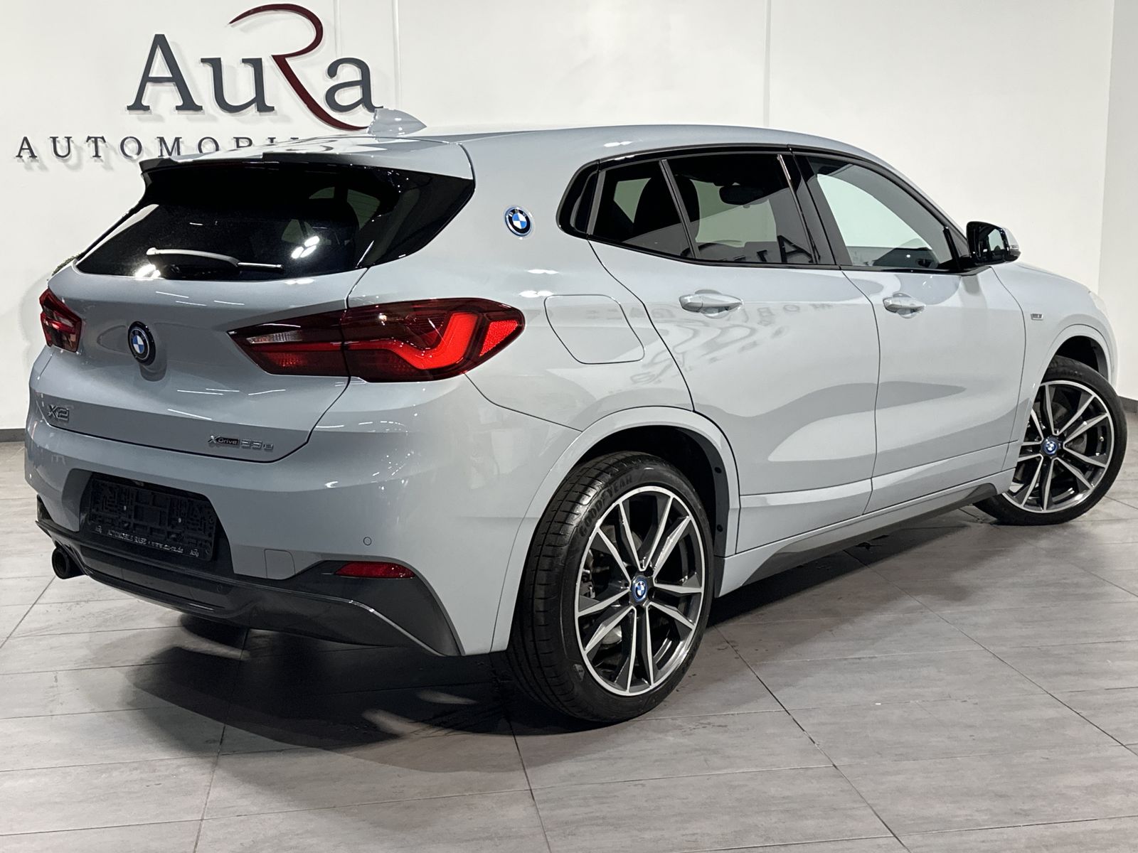 Fahrzeugabbildung BMW X2 xDrive25e M-Sport NAV+LED+HIFI+VC+HUD+CARPLAY
