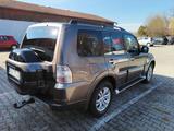 Mitsubishi Pajero 3,2 DI-D 4WD Standheizg SHZ Automatik AHK - Mitsubishi Pajero mit Schiebedach