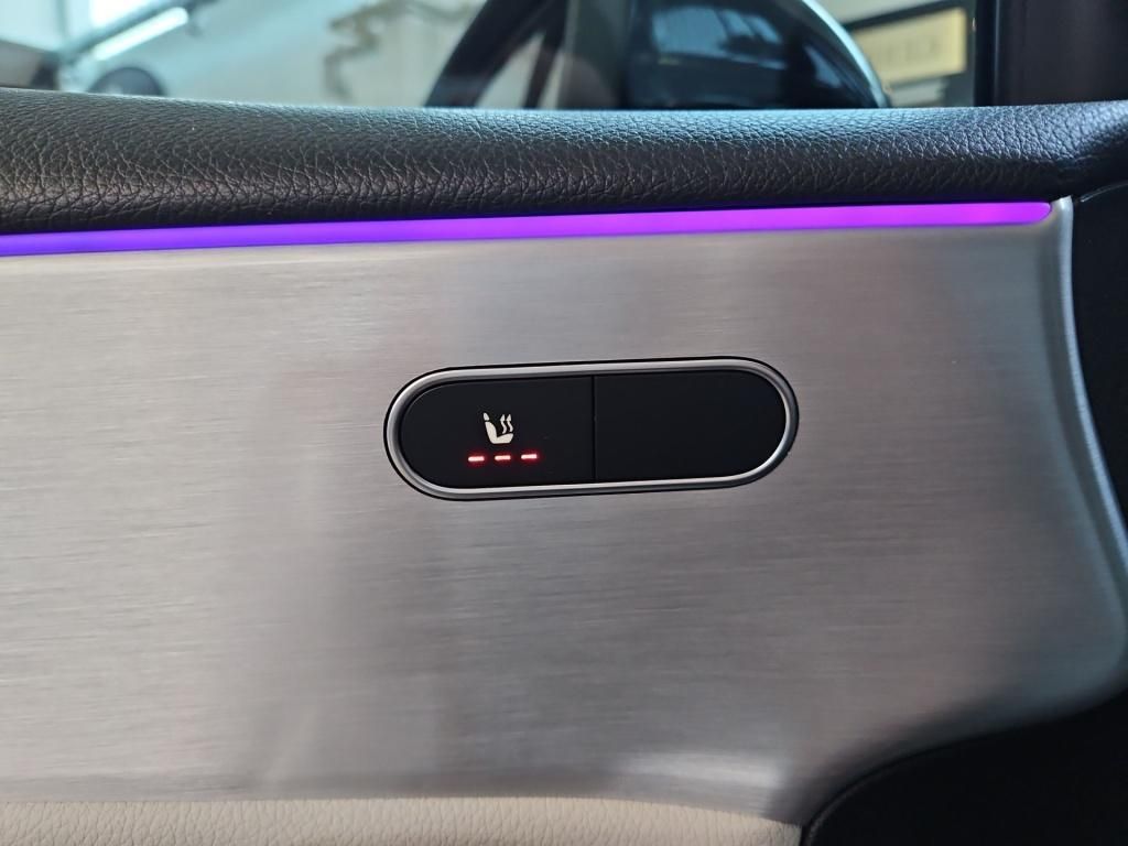 Fahrzeugabbildung Mercedes-Benz A 180 AMG Night Navi HUD LED Parkpilot Soundsys.
