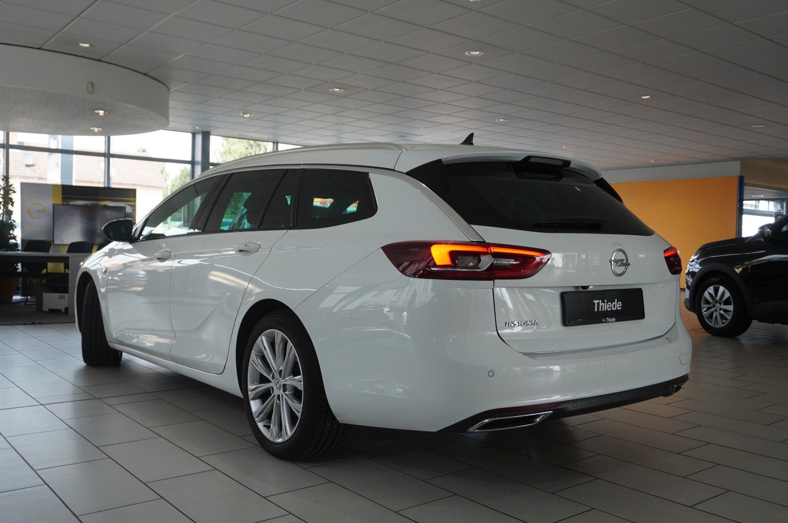 Fahrzeugabbildung Opel Insignia B ST 2.0D ELEGANCE NAVI/LED/KAMERA/HUD
