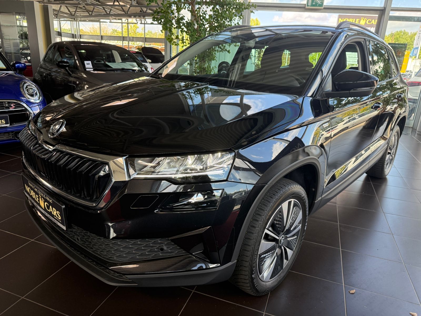 Fahrzeugabbildung SKODA KAROQ 1.5 TSI DSG AHK AMB LED NAVI