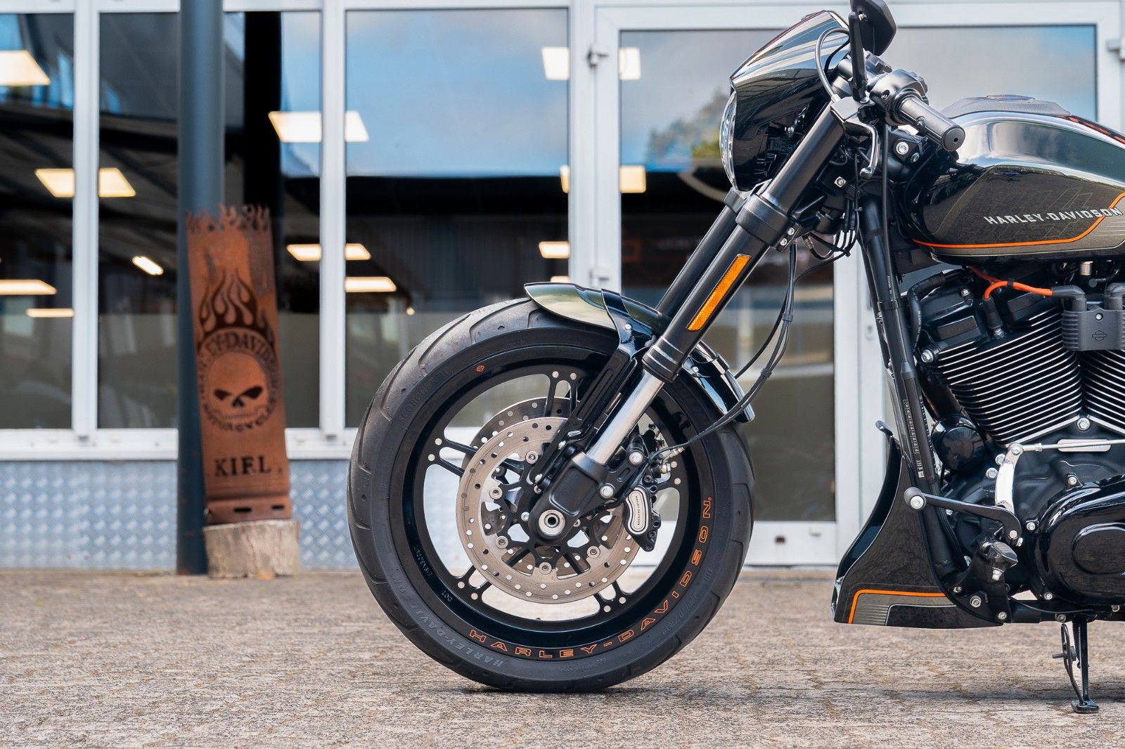 Fahrzeugabbildung Harley-Davidson FXDRS 114 CUI - KESSTECH - SEITLICHER KZH
