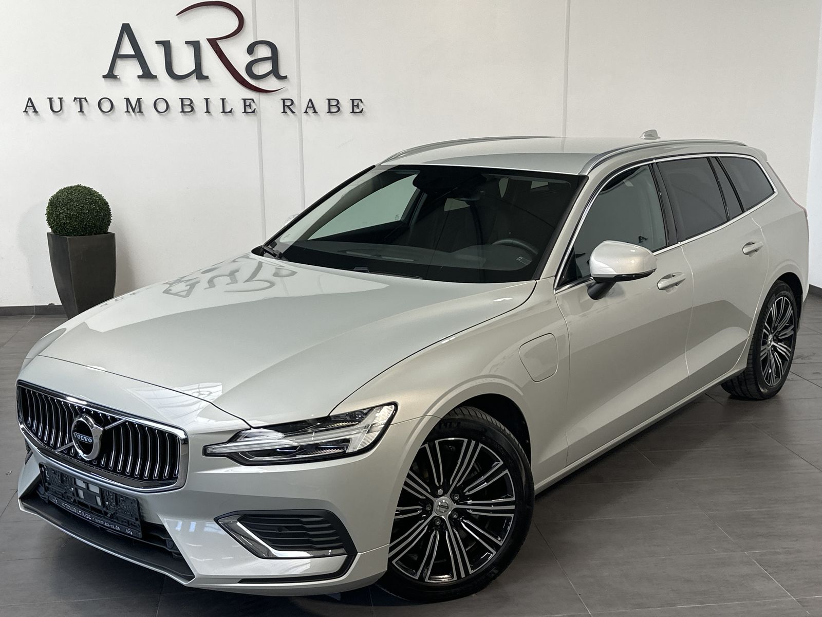 Fahrzeugabbildung Volvo V60 Inscription Plug-In Hybrid AWD NAV+LED+KAM