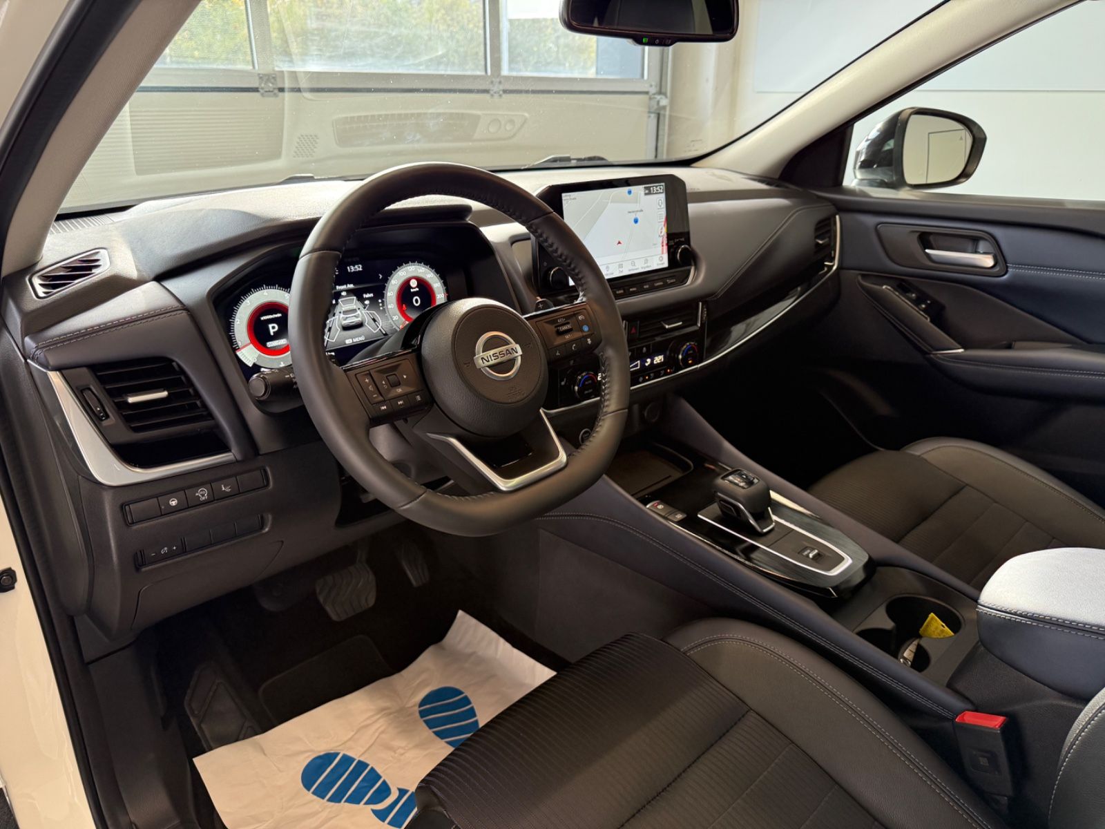 Fahrzeugabbildung Nissan Qashqai Premiere 360° Kamera, Navi, Winterpaket,