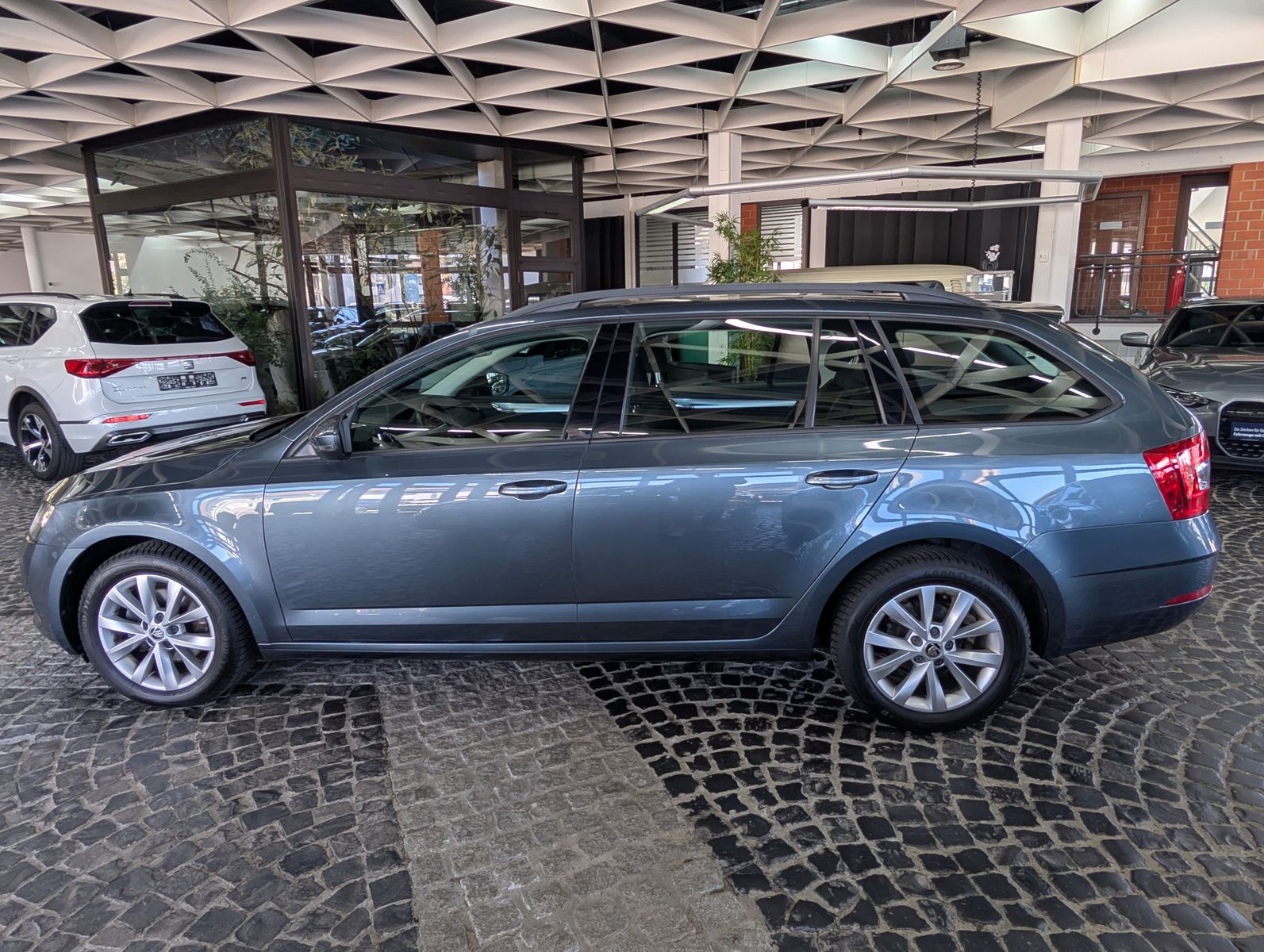 Fahrzeugabbildung SKODA Octavia 1.0 TSI Tour TEMP LED SHZ APP