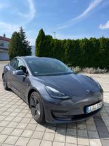 Tesla Model 3 Standard Range Plus Hinterradantrieb RWD - silberne Tesla Model 3