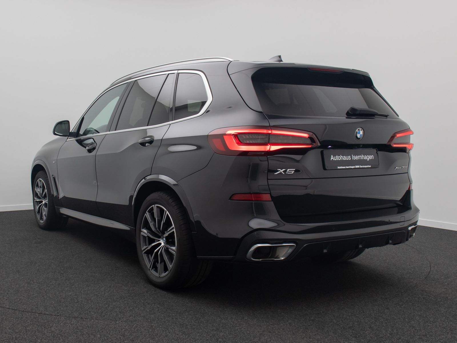 Fahrzeugabbildung BMW X5 xD30d M Sport 360° HUD DAB HiFi AHK Panorama
