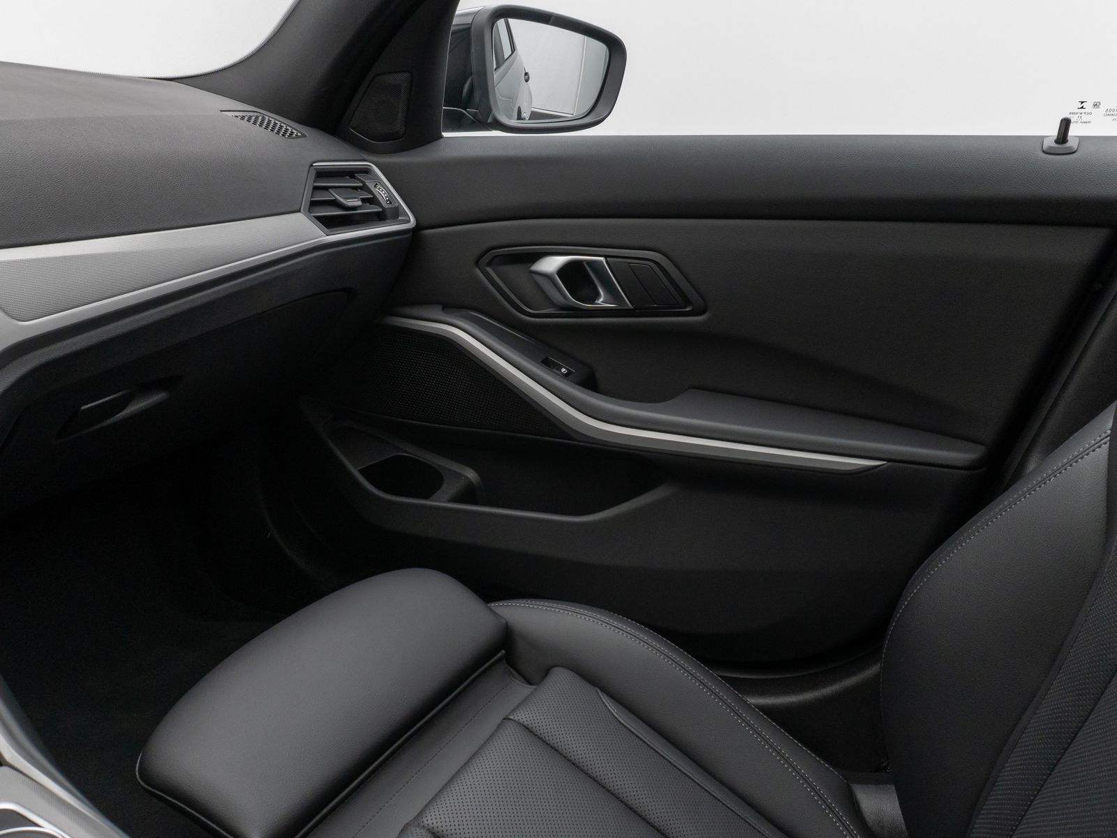 Fahrzeugabbildung BMW 320e xD Panorama Kamera DAB HiFi Alarm Sport LED