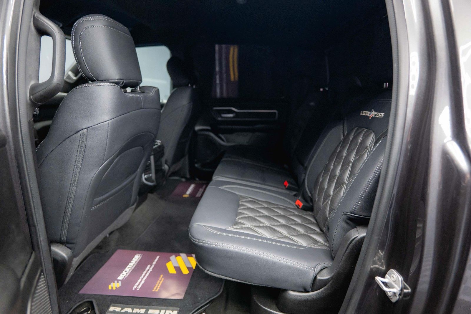 Fahrzeugabbildung Dodge RAM 5.7 V8 HEMI 4x4 OFFROAD Night-Paket *LED*19%