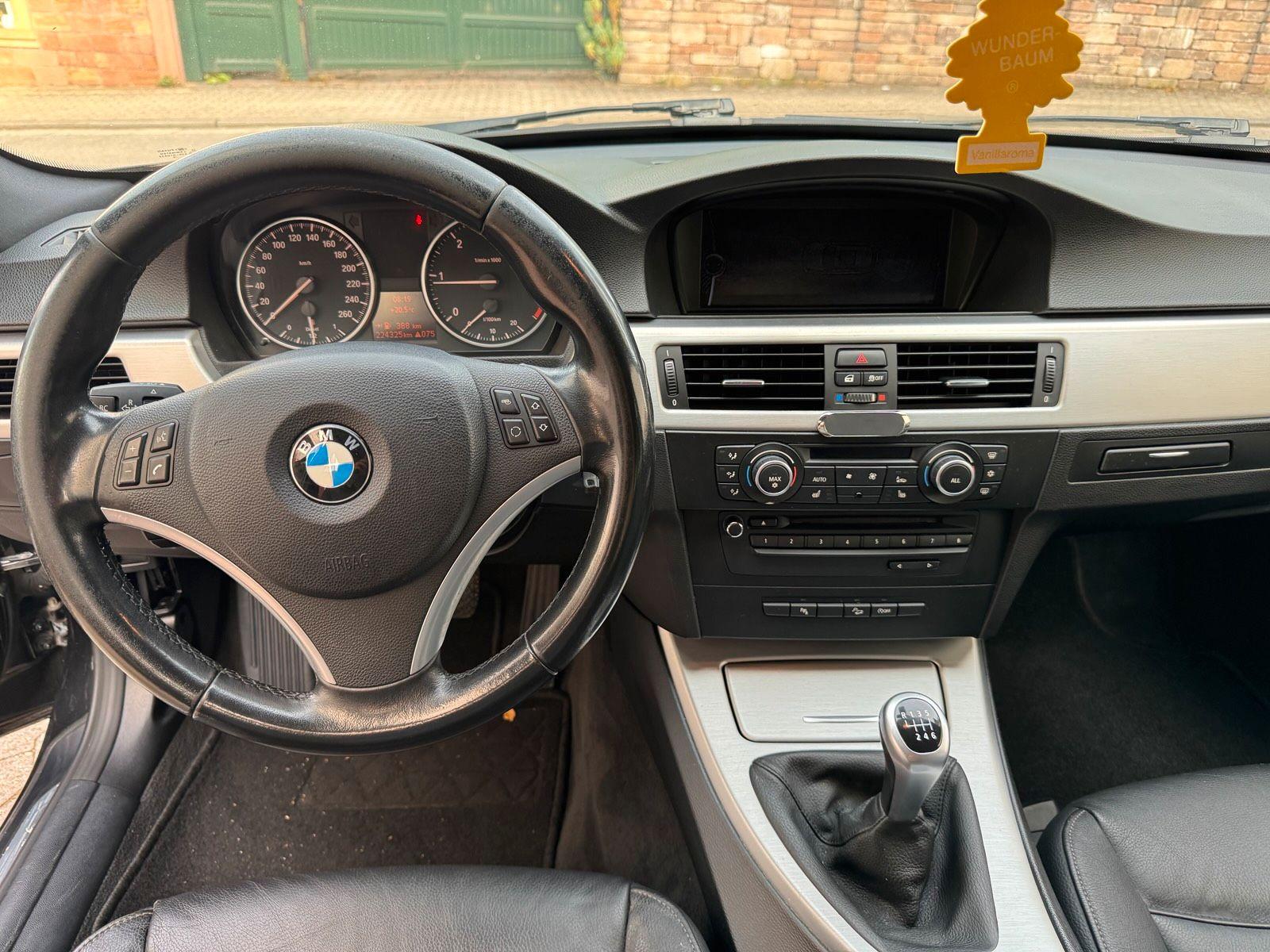 BMW 320 2011 — photo 8