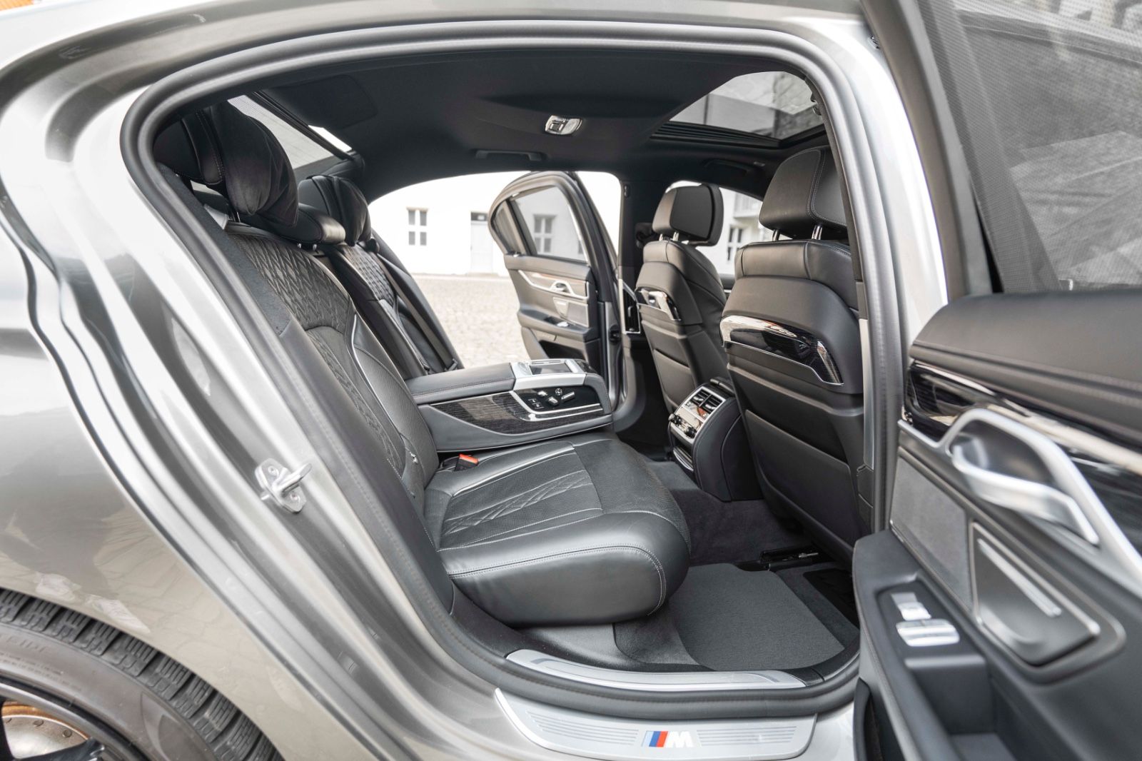 Fahrzeugabbildung BMW 745 e M Sportpaket Laserlicht Head Up Harman