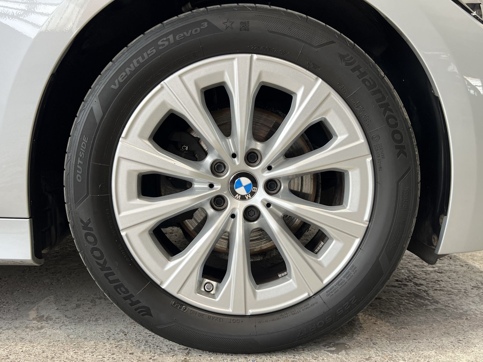 Fahrzeugabbildung BMW 320d DAB Tempomat AHK Shz PDC