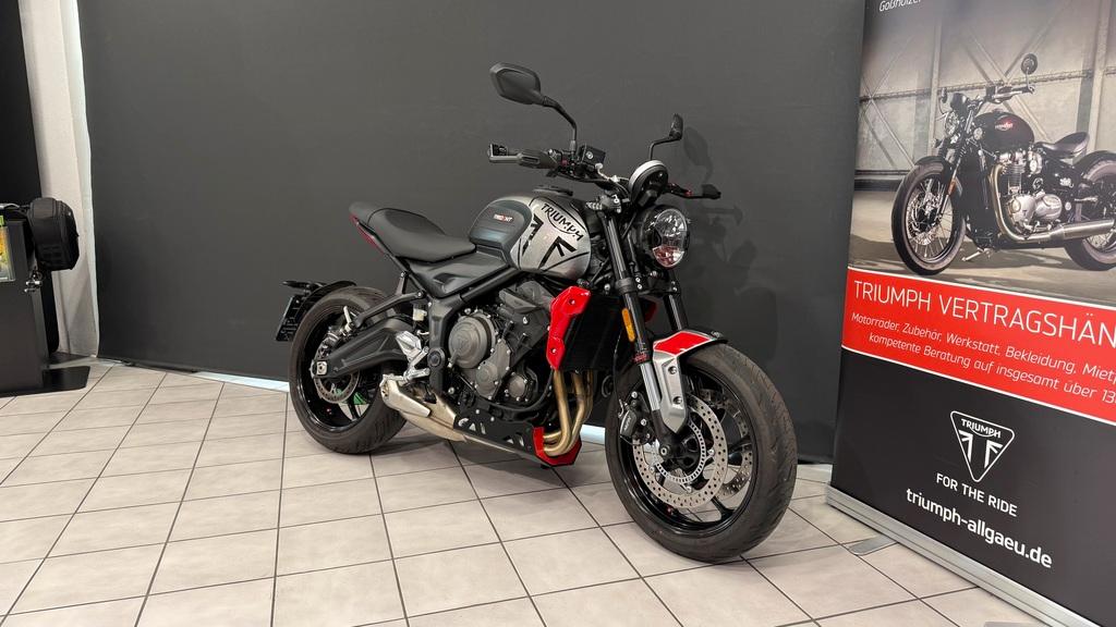 Triumph TRIDENT 660 in silber mit zubehör, erst 7tkm